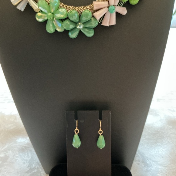 Green and Gray Gold Tone Necklace and Earrings - Picture 3 of 4